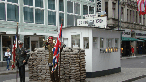 Checkpoint Charlie: Enjoy the intriguing checkpoint in the heart of Berlin