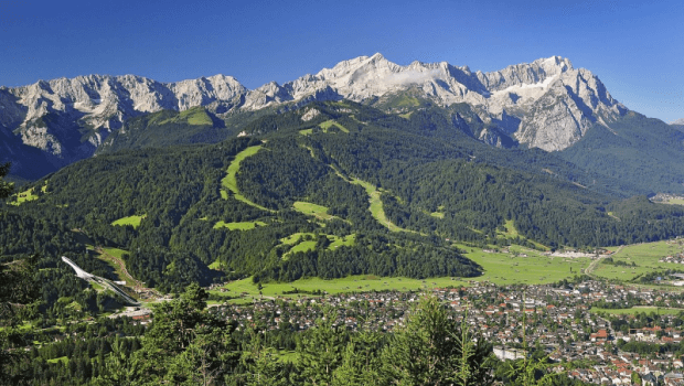 Garmisch-Partenkirchen: Enjoy the richness of natural beauty and heritage of the beautiful mountain resort, anytime